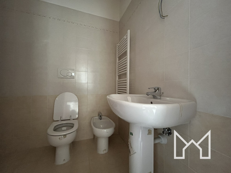 ROSSANO VENETO- Inserito in un contesto di recente costruzione e in ottimo stato conservativo, pr...