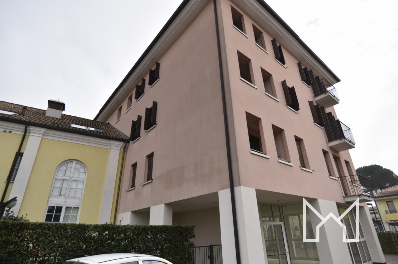 ROSSANO VENETO- Inserito in un contesto di recente costruzione e in ottimo stato conservativo, pr...