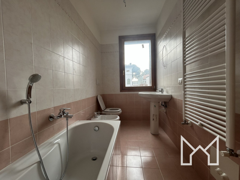 ROSSANO VENETO- Inserito in un contesto di recente costruzione e in ottimo stato conservativo, pr...