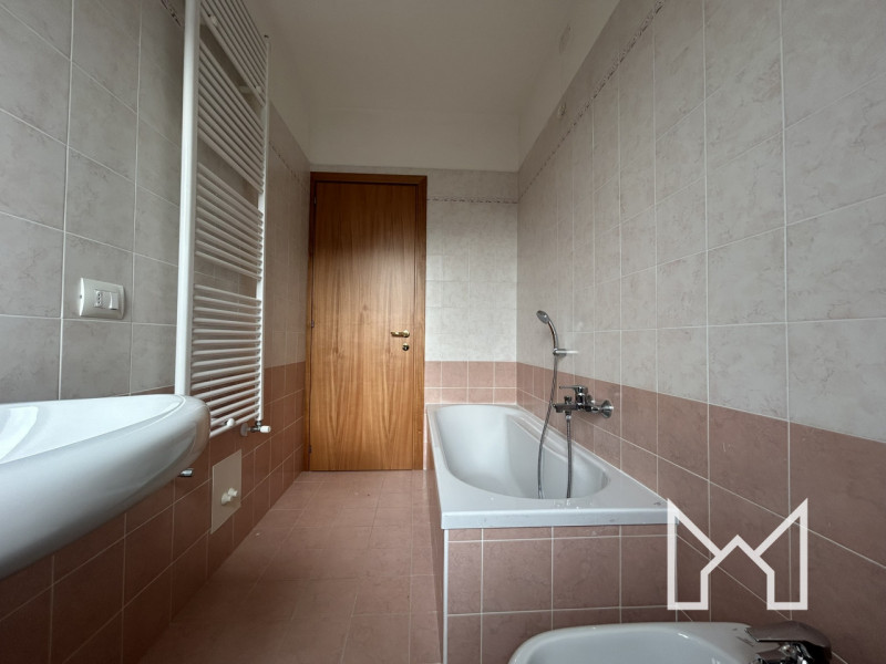 ROSSANO VENETO- Inserito in un contesto di recente costruzione e in ottimo stato conservativo, pr...