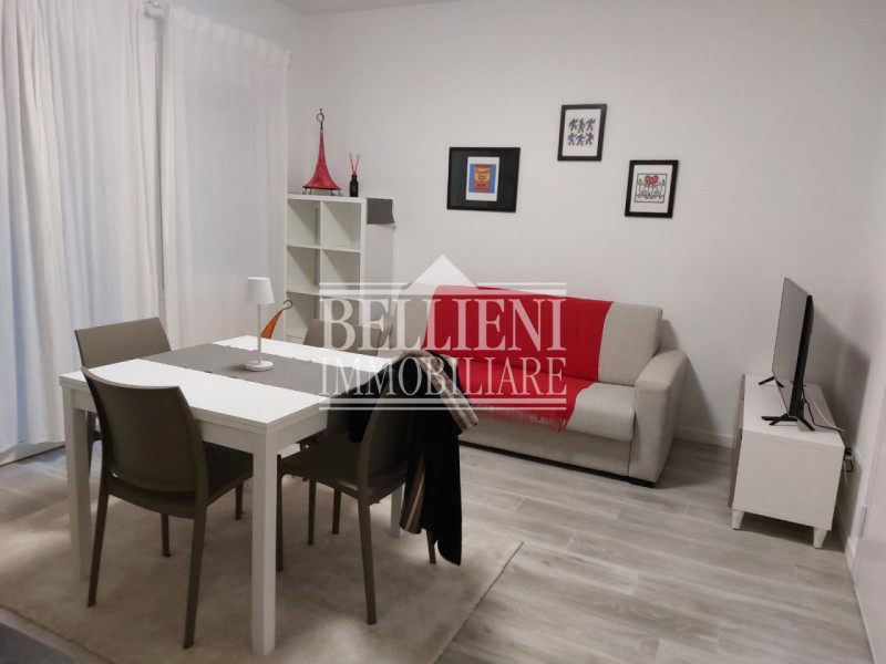 ZONA VIALE CRISPI - in contesto silenzioso e lontano dal traffico proponiamo in affitto un lumino...