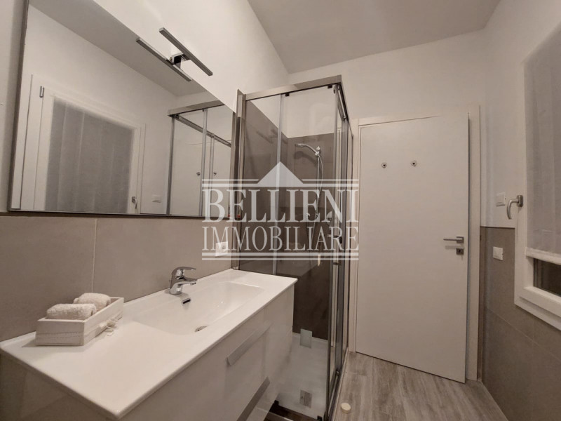 ZONA VIALE CRISPI - in contesto silenzioso e lontano dal traffico proponiamo in affitto un lumino...