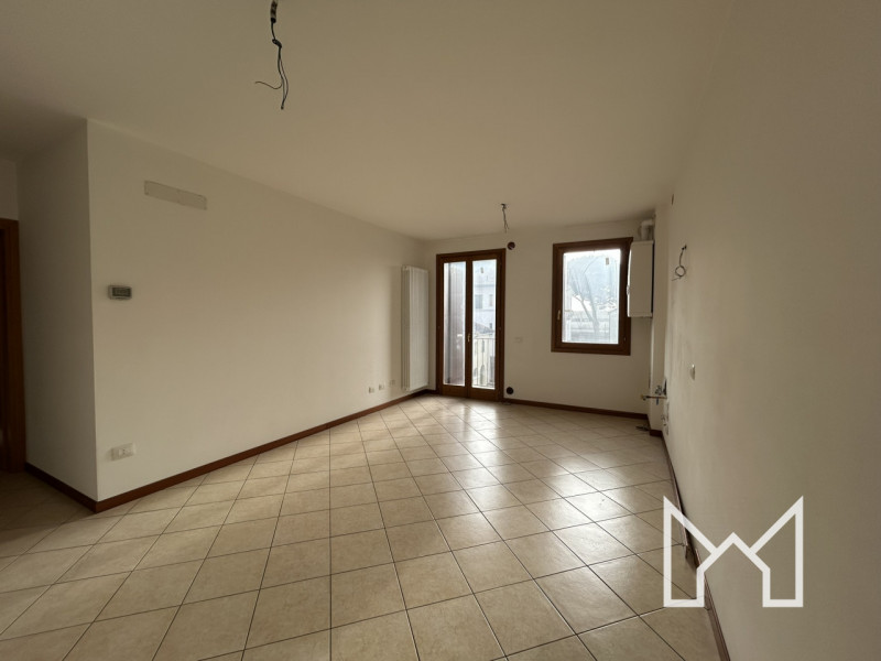 ROSSANO VENETO- Inserito in un contesto di recente costruzione e in ottimo stato conservativo, pr...