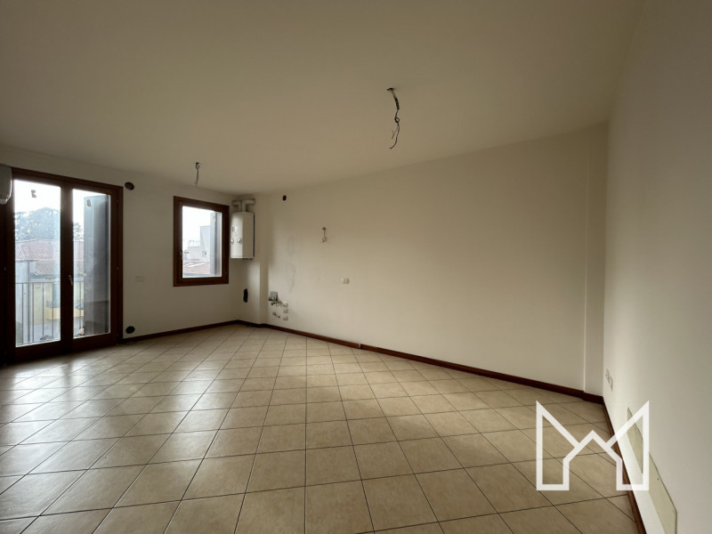 ROSSANO VENETO- Inserito in un contesto di recente costruzione e in ottimo stato conservativo, pr...