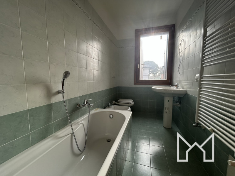 ROSSANO VENETO- Inserito in un contesto di recente costruzione e in ottimo stato conservativo, pr...