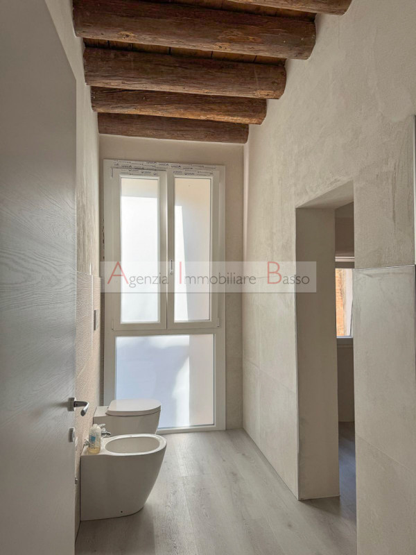 BATTAGLIA TERME - FRONTE CANALE BATTAGLIA
Nel cuore di Battaglia Terme, affacciato sul suggestivo...