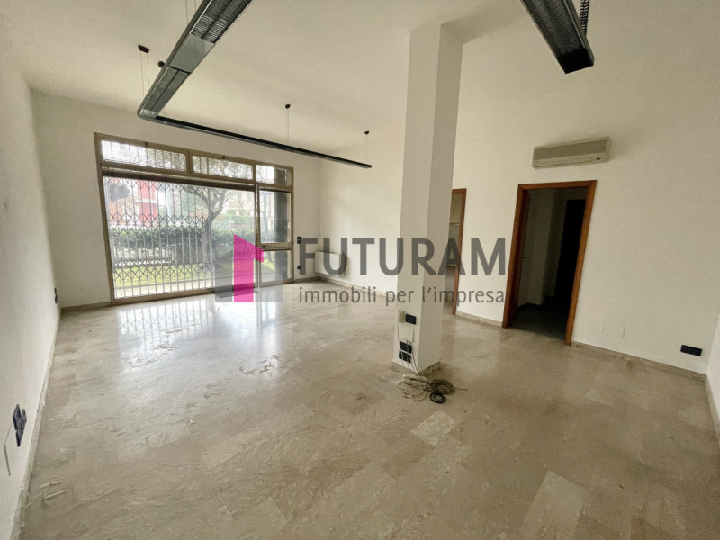 RIF: 124NM - SELVAZZANO DENTRO (PD) - PER INFO 340 335 8378 - 0444/310220

Propongo in esclusiva ...