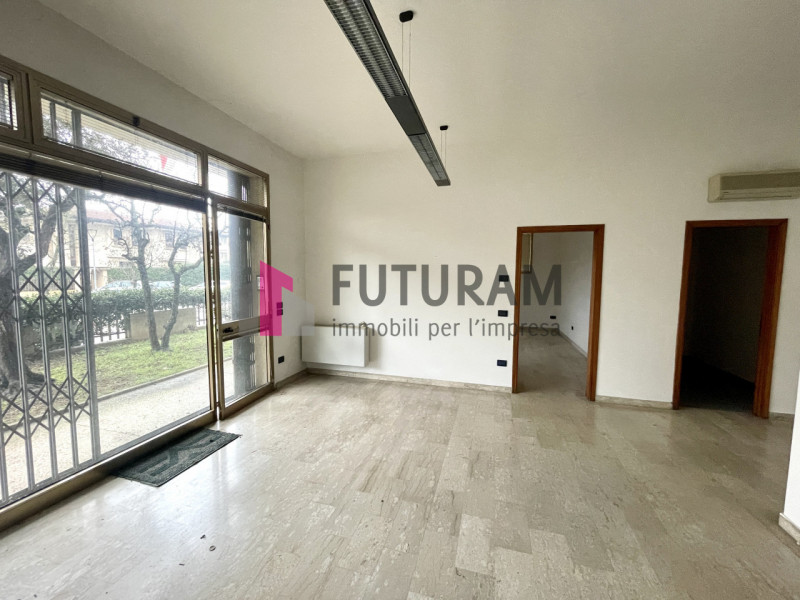 RIF: 124NM - SELVAZZANO DENTRO (PD) - PER INFO 340 335 8378 - 0444/310220

Propongo in esclusiva ...