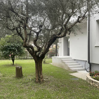 In palazzina in fase di completa ristrutturazione, composta da sole 4 unità, proponiamo questo af...