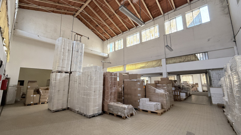 ARCELLA – STAZIONE  STRUTTURA COMMERCIALE con scoperto.

Comodo alla stazione dei treni, al centr...