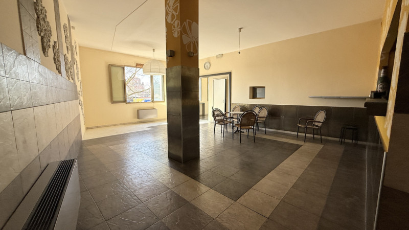 ARCELLA – STAZIONE  STRUTTURA COMMERCIALE con scoperto.

Comodo alla stazione dei treni, al centr...