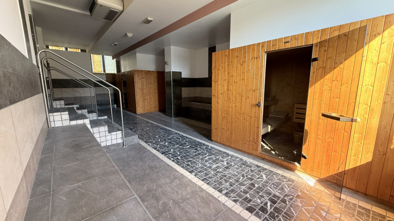 ARCELLA – STAZIONE  STRUTTURA COMMERCIALE con scoperto.

Comodo alla stazione dei treni, al centr...