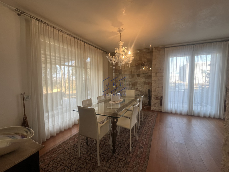 VAZZOLA (TV) - TEZZE

A soli 15 minuti da Conegliano, immersa nella tranquillità e circondata dal...