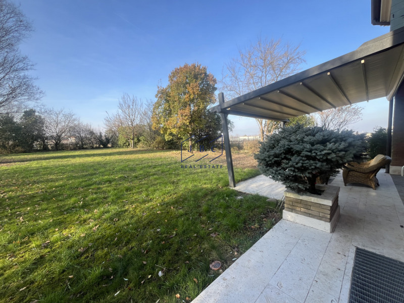 VAZZOLA (TV) - TEZZE

A soli 15 minuti da Conegliano, immersa nella tranquillità e circondata dal...