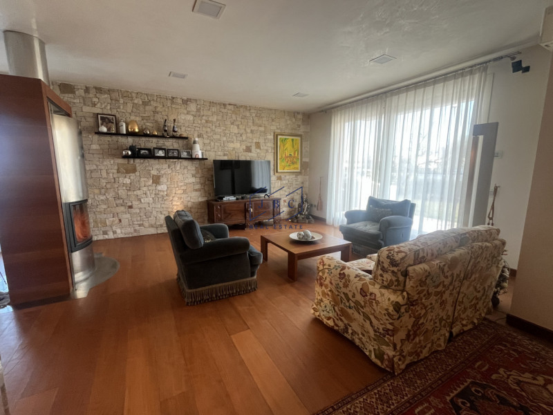 VAZZOLA (TV) - TEZZE

A soli 15 minuti da Conegliano, immersa nella tranquillità e circondata dal...