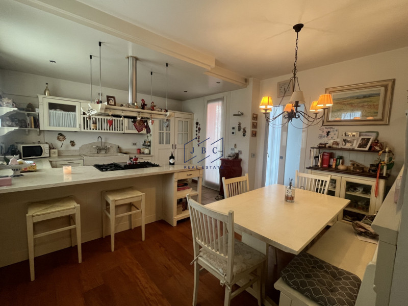 VAZZOLA (TV) - TEZZE

A soli 15 minuti da Conegliano, immersa nella tranquillità e circondata dal...