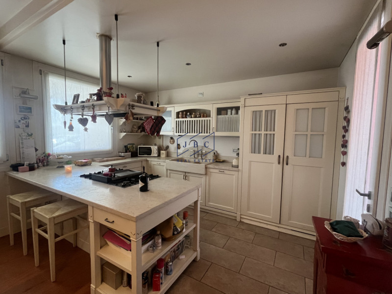 VAZZOLA (TV) - TEZZE

A soli 15 minuti da Conegliano, immersa nella tranquillità e circondata dal...