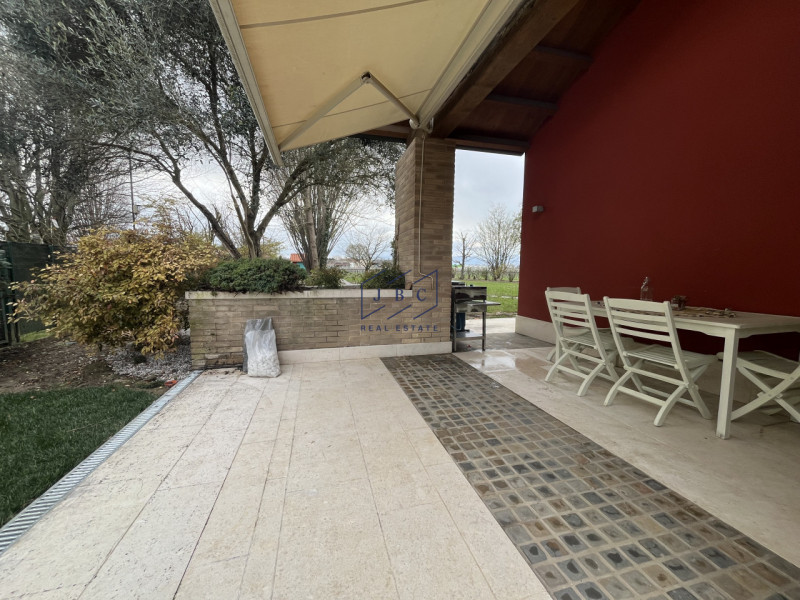 VAZZOLA (TV) - TEZZE

A soli 15 minuti da Conegliano, immersa nella tranquillità e circondata dal...