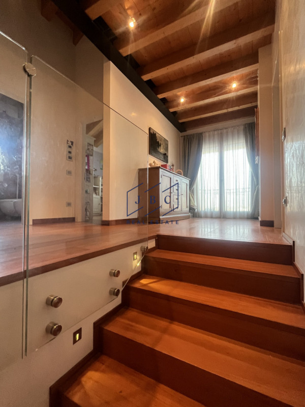 VAZZOLA (TV) - TEZZE

A soli 15 minuti da Conegliano, immersa nella tranquillità e circondata dal...