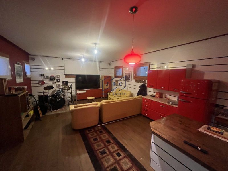 VAZZOLA (TV) - TEZZE

A soli 15 minuti da Conegliano, immersa nella tranquillità e circondata dal...