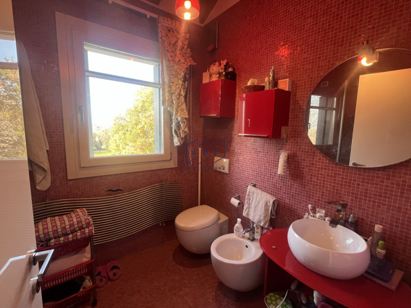 VAZZOLA (TV) - TEZZE

A soli 15 minuti da Conegliano, immersa nella tranquillità e circondata dal...