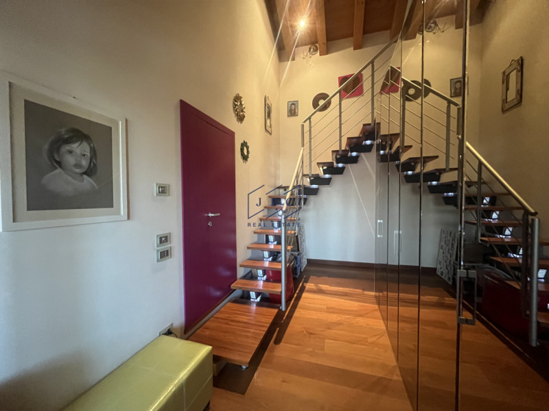 VAZZOLA (TV) - TEZZE

A soli 15 minuti da Conegliano, immersa nella tranquillità e circondata dal...