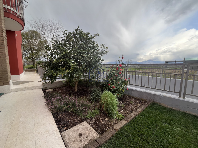 VAZZOLA (TV) - TEZZE

A soli 15 minuti da Conegliano, immersa nella tranquillità e circondata dal...