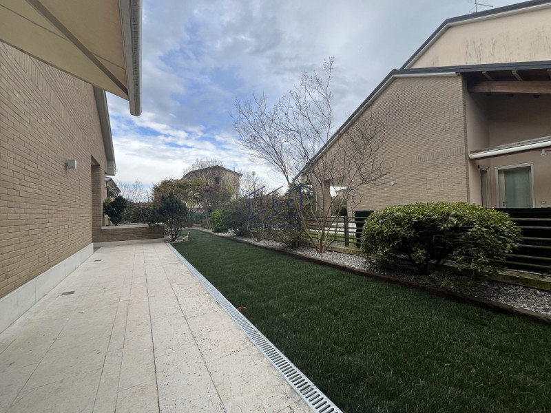 VAZZOLA (TV) - TEZZE

A soli 15 minuti da Conegliano, immersa nella tranquillità e circondata dal...