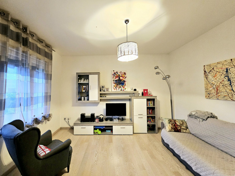 Proponiamo in vendita a Noventa Vicentina, grande casa singola con cortile sui quattro lati. L'ab...