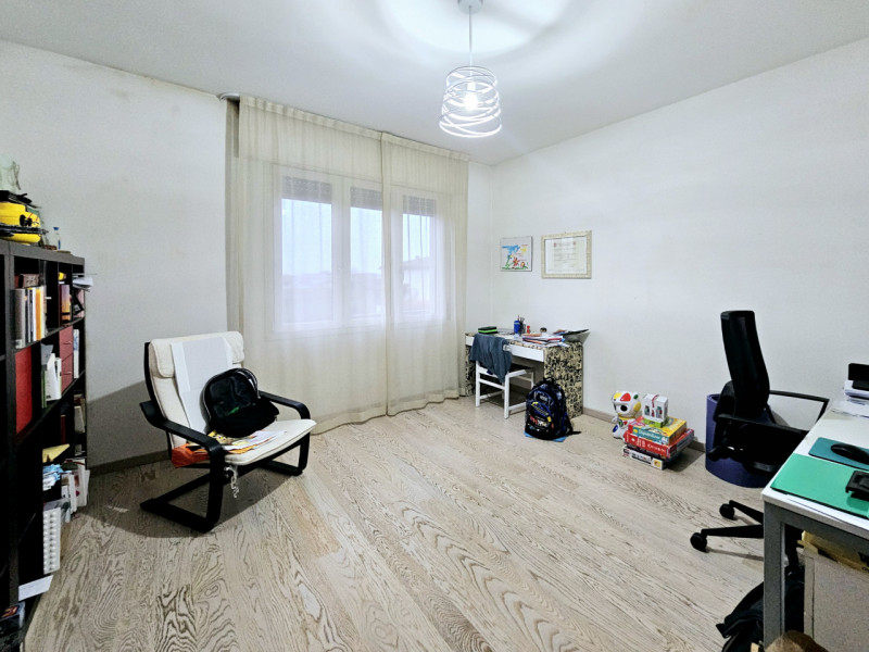 Proponiamo in vendita a Noventa Vicentina, grande casa singola con cortile sui quattro lati. L'ab...