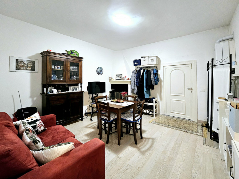 Proponiamo in vendita a Noventa Vicentina, grande casa singola con cortile sui quattro lati. L'ab...