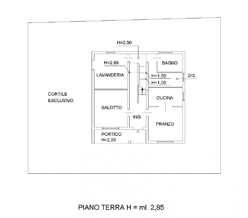 Proponiamo in vendita a Noventa Vicentina, grande casa singola con cortile sui quattro lati. L'ab...