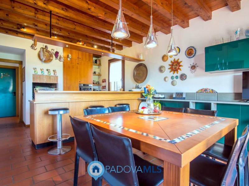 Immobile in esclusiva al Gruppo Padova MLS

Villa singola di pregio a Bragni Cadoneghe, caratteri...