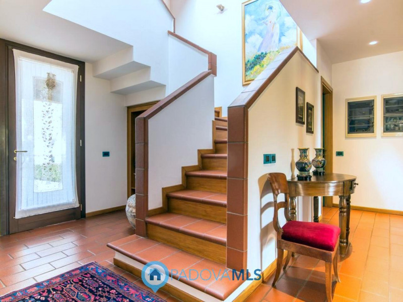 Immobile in esclusiva al Gruppo Padova MLS

Villa singola di pregio a Bragni Cadoneghe, caratteri...