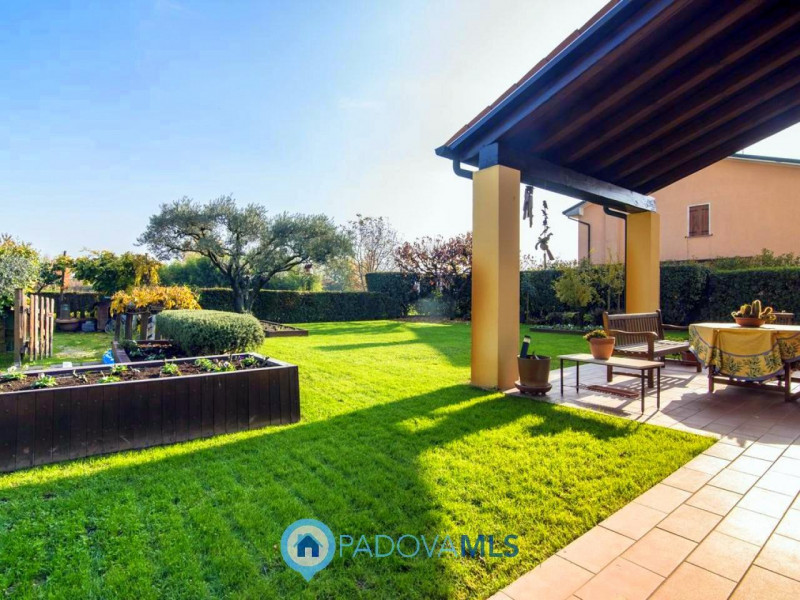 Immobile in esclusiva al Gruppo Padova MLS

Villa singola di pregio a Bragni Cadoneghe, caratteri...