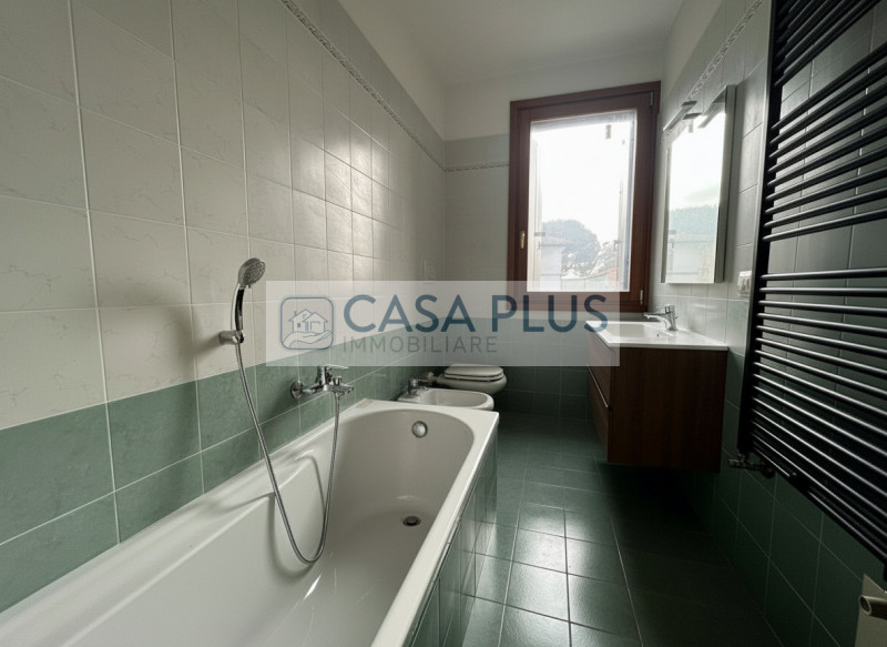 Rossano Veneto, inserito nel complesso residenziale La Filanda, in un contesto di recente costruz...