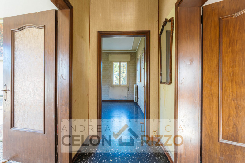 In tranquilla zona residenziale ad Agna, a pochi passi dal centro del paese e comoda a tutti i pr...