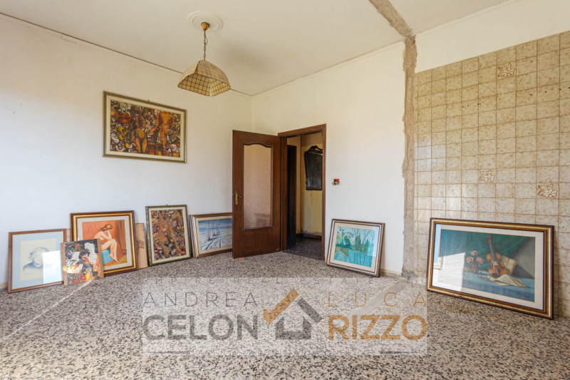 In tranquilla zona residenziale ad Agna, a pochi passi dal centro del paese e comoda a tutti i pr...