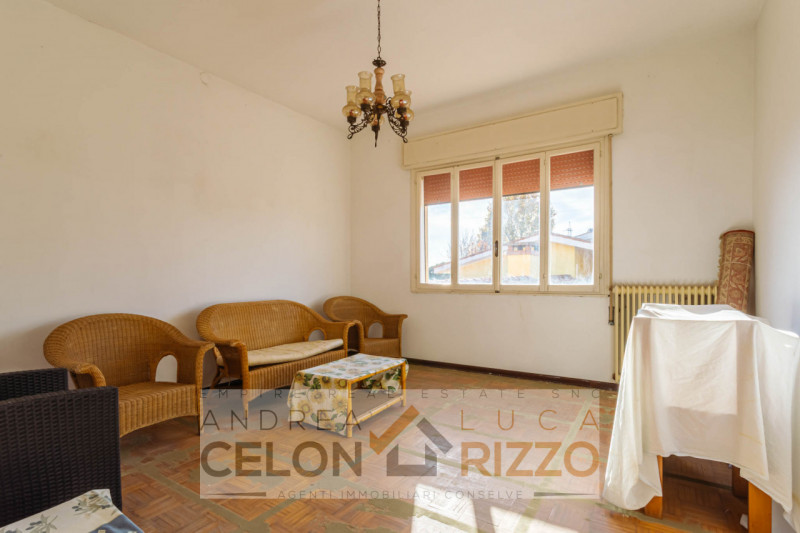 In tranquilla zona residenziale ad Agna, a pochi passi dal centro del paese e comoda a tutti i pr...