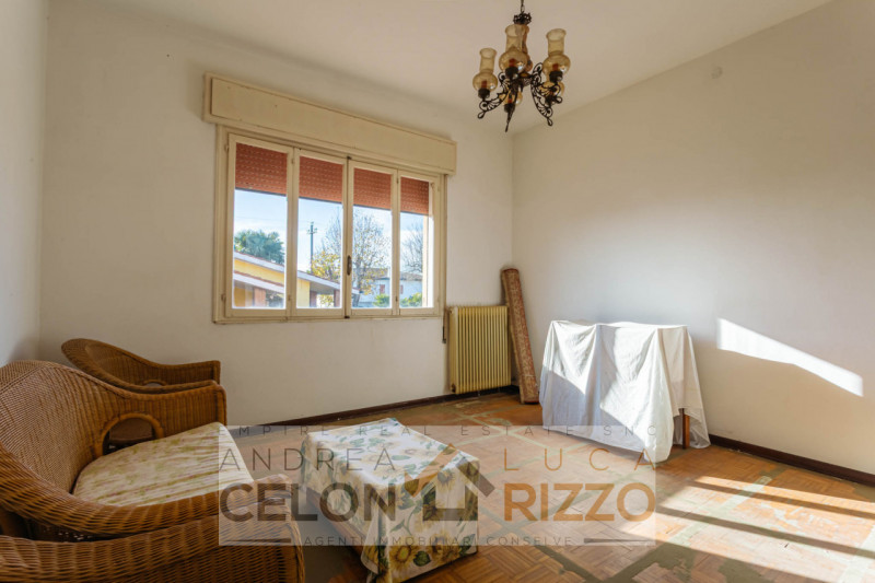 In tranquilla zona residenziale ad Agna, a pochi passi dal centro del paese e comoda a tutti i pr...