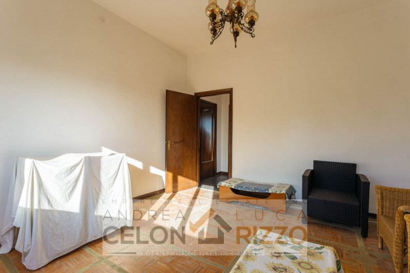 In tranquilla zona residenziale ad Agna, a pochi passi dal centro del paese e comoda a tutti i pr...