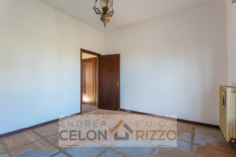 In tranquilla zona residenziale ad Agna, a pochi passi dal centro del paese e comoda a tutti i pr...