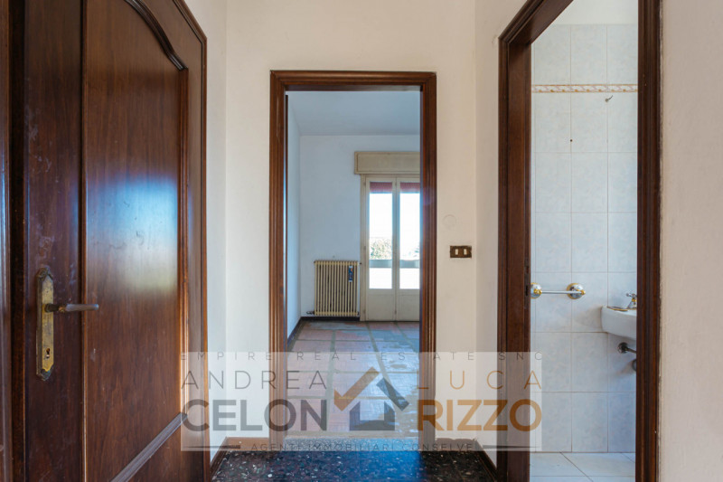 In tranquilla zona residenziale ad Agna, a pochi passi dal centro del paese e comoda a tutti i pr...