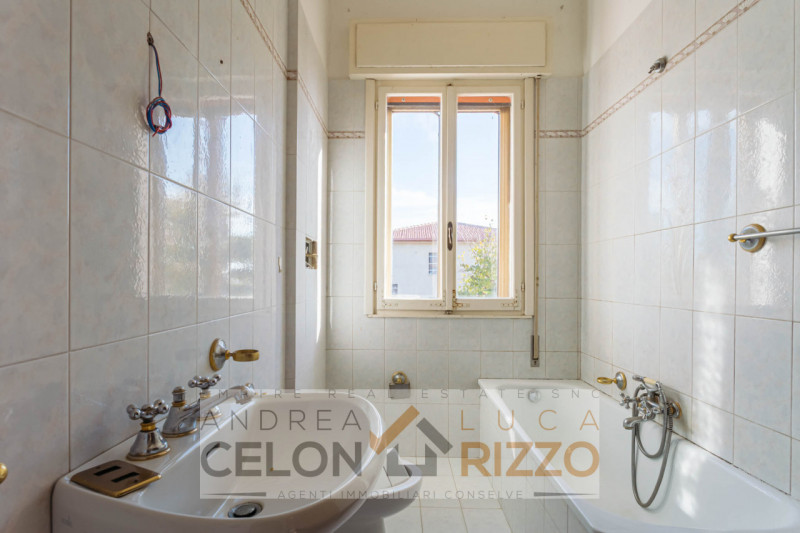 In tranquilla zona residenziale ad Agna, a pochi passi dal centro del paese e comoda a tutti i pr...