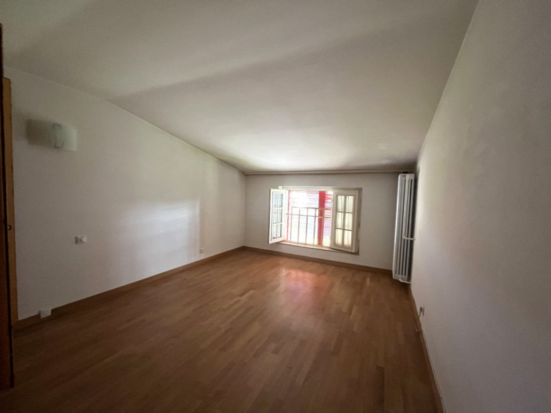 Scopri questa splendida casa singola situata nel cuore di Creazzo, una delle zone più ambite dell...