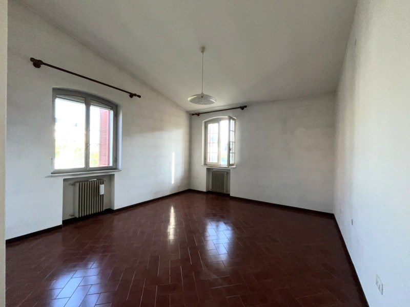 Scopri questa splendida casa singola situata nel cuore di Creazzo, una delle zone più ambite dell...