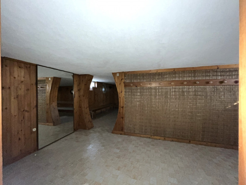 Scopri questa splendida casa singola situata nel cuore di Creazzo, una delle zone più ambite dell...