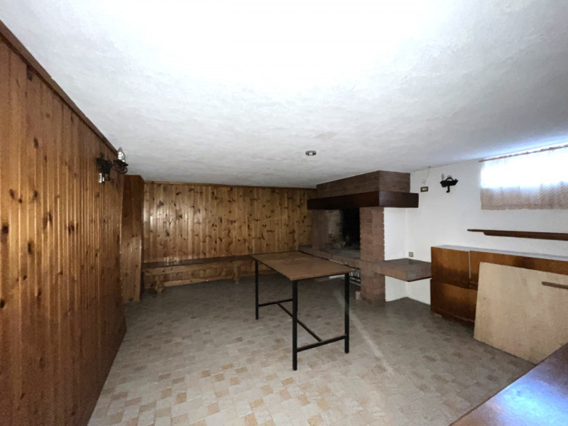 Scopri questa splendida casa singola situata nel cuore di Creazzo, una delle zone più ambite dell...