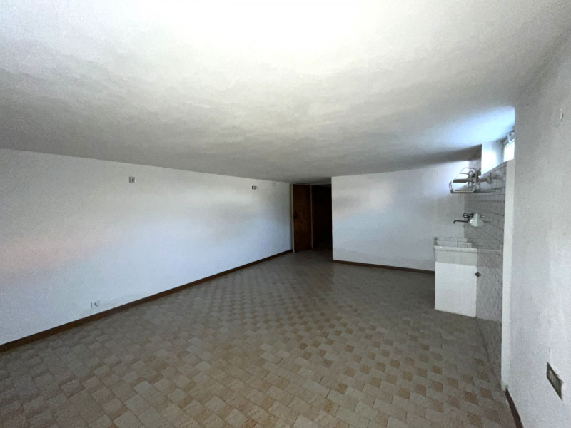 Scopri questa splendida casa singola situata nel cuore di Creazzo, una delle zone più ambite dell...