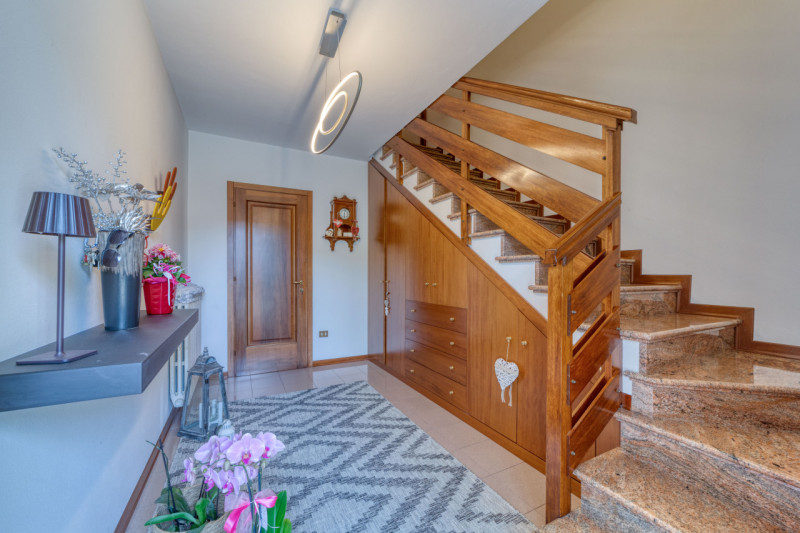 Nel cuore della richiestissima zona di Sarmeola, nel comune di Rubano, proponiamo in vendita una ...